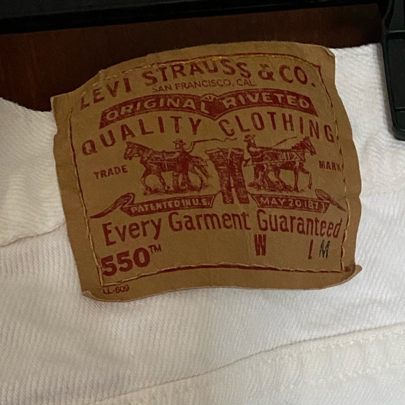 White Levi’s Jeans - Picture 3 of 5